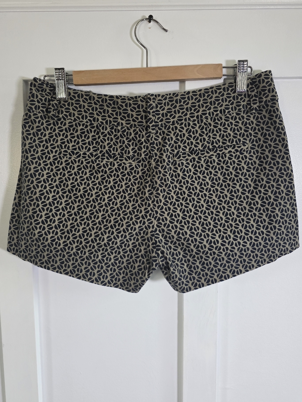 Banana Republic Black/Cream Patterned Ryan Fit Dress Shorts,quiet Luxury, Size 4 - Picture 5 of 16